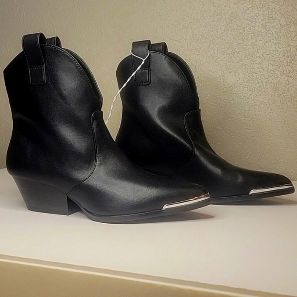 Black Ankle Boots, cute with cropped jeans#8